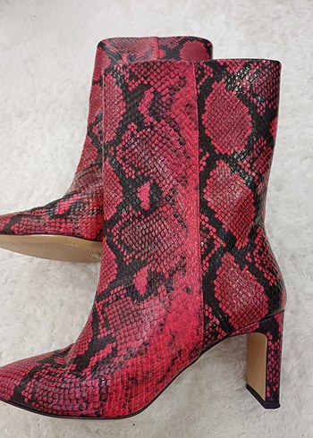Kırmızı Yılan Derisi Desenli Kadın Topuklu Bot - Görsel 2