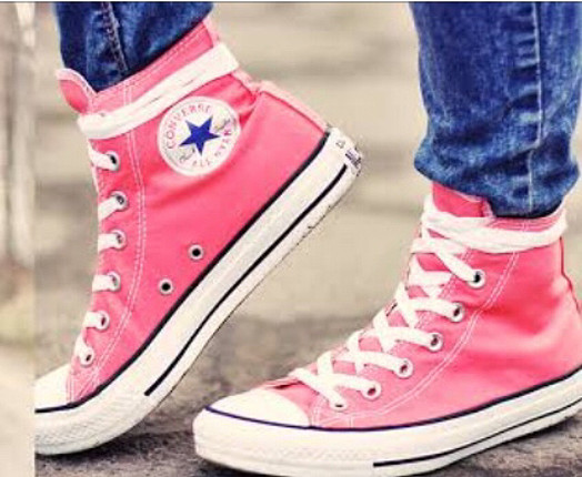 Pembe converse 