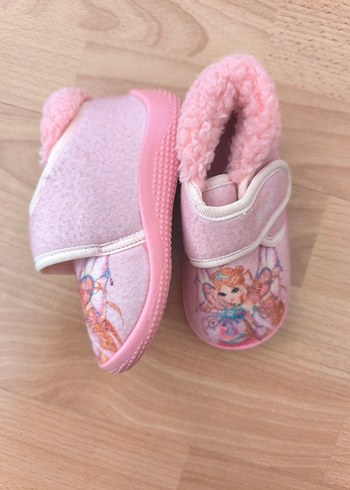 Lisanslı Kız Çocuk Pembe Kürklü Nakışlı Ev Ayakkabısı - Görsel 3