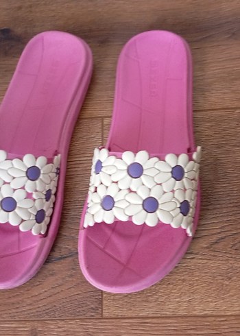 Pembe Kadın Terlik