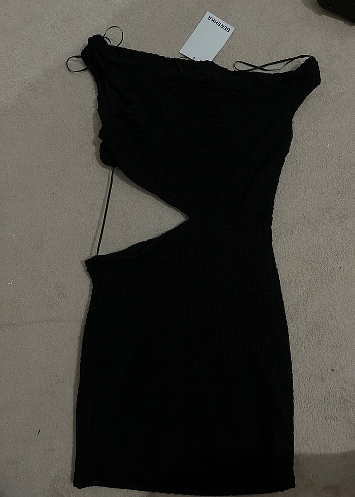 Bershka Siyah bel detaylı elbise - Görsel 3