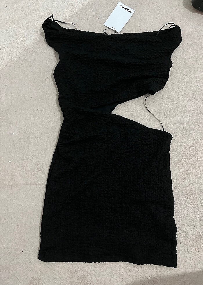 Bershka Siyah bel detaylı elbise - Görsel 2