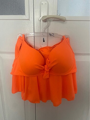 Turuncu kadın bikini
