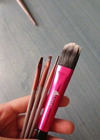 Maybelline Kapatıcı,far ve sabitleyici pudra
