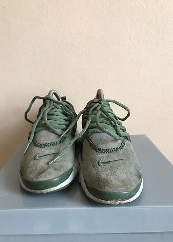 Nike Bağcıklı Kadın Spor Ayakkabı