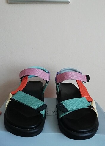 Bershka Renkli Sandalet 
