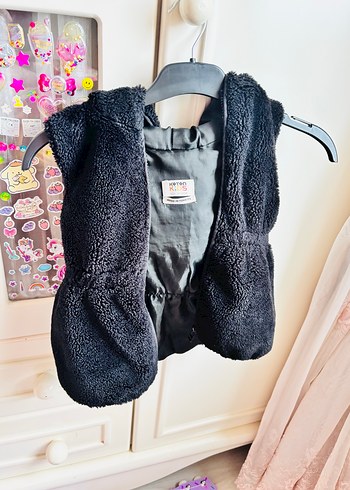 Kız Çocuk Siyah Peluş Yelek - Görsel 4