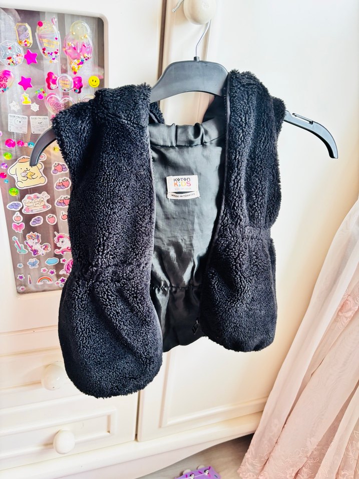 Kız Çocuk Siyah Peluş Yelek - Görsel 4