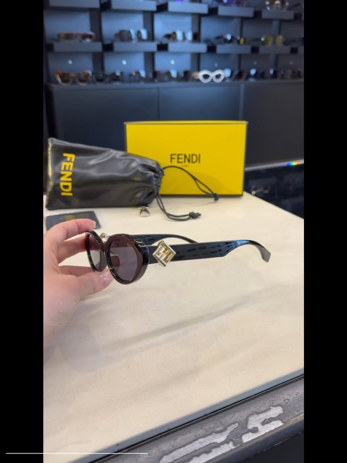 Fendi Siyah Elastik Kadın Güneş Gözlüğü - Görsel 3