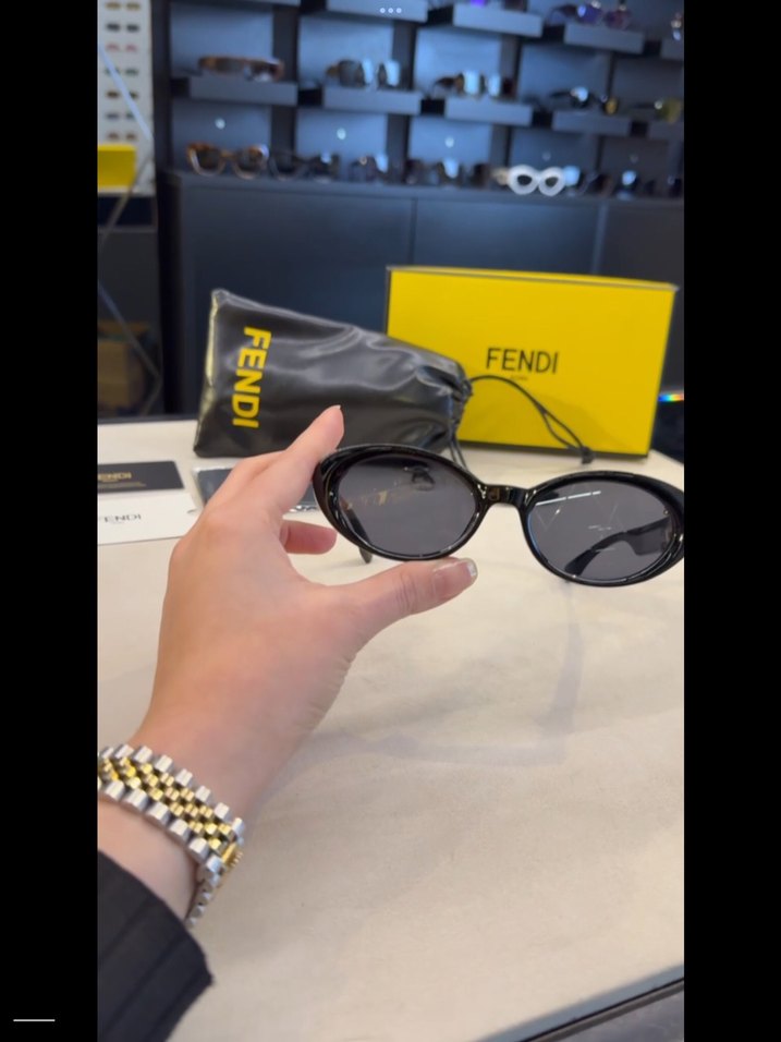 Fendi Siyah Elastik Kadın Güneş Gözlüğü - Görsel 2