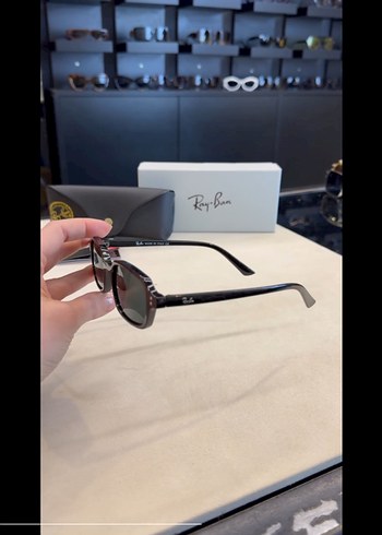 Ray-Ban Siyah Klasik Kadın Güneş Gözlüğü - Görsel 4