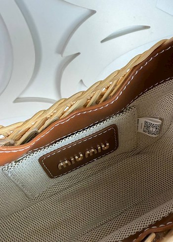  Beden Miu miu hasır plaj çantası