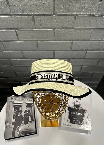 christian dior şapka