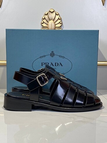 37 Beden siyah Renk PRADA SANDALET 36 37 38 39 40