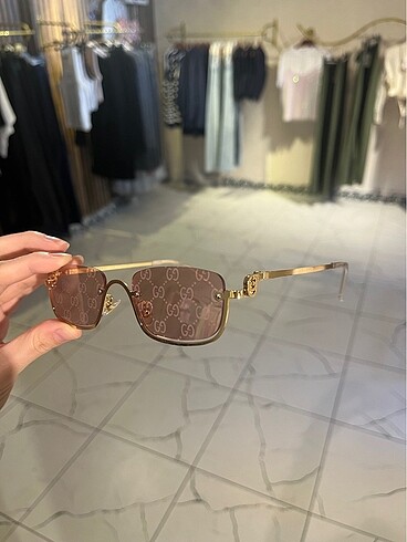 Gucci şeffaf pembe camlı gözlük