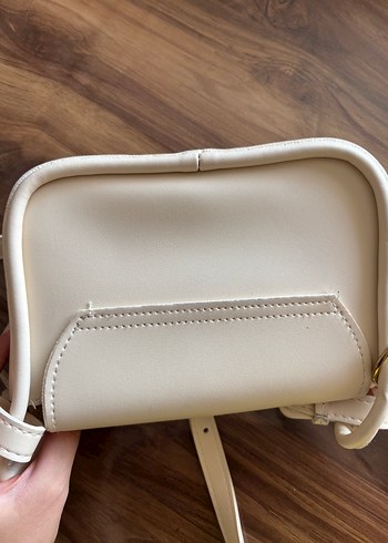 Beyaz Deri Tokalı Modern Klasik Kadın Çanta - Görsel 3