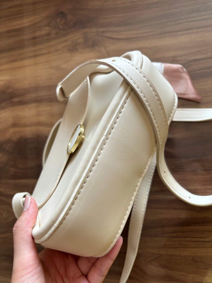 Beyaz Deri Tokalı Modern Klasik Kadın Çanta - Görsel 4