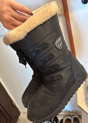 Siyah Kürklü Kadın Bot - Görsel 3