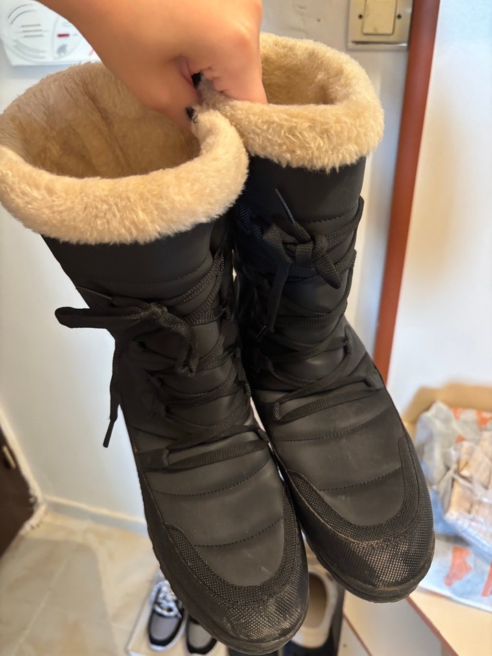 Siyah Kürklü  Kadın Bot - Görsel 2