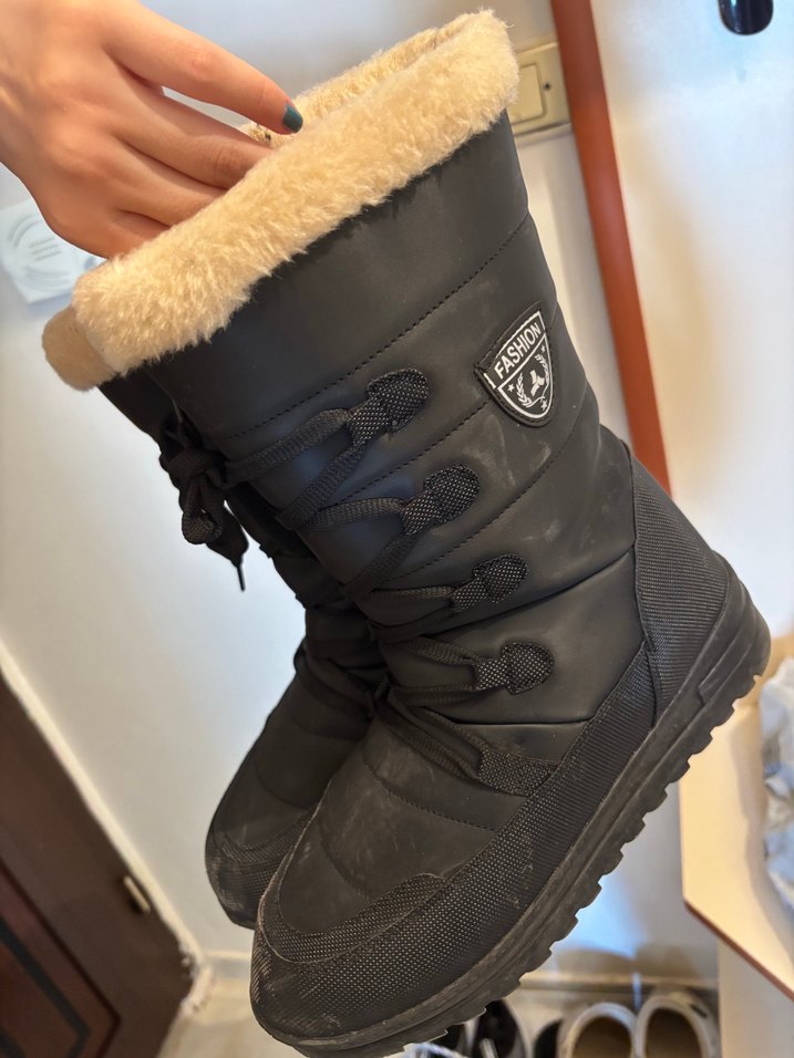 Siyah Kürklü  Kadın Bot - Görsel 3