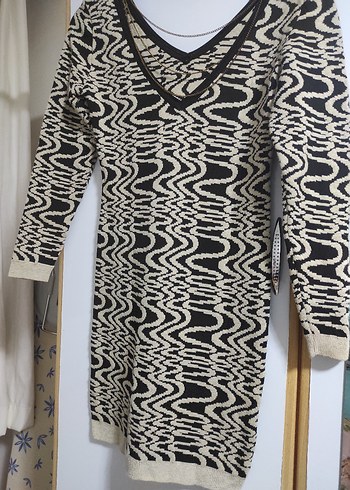 Nisan marka S/M uyumlu yakası zincir detaylı triko elbise - Görsel 7