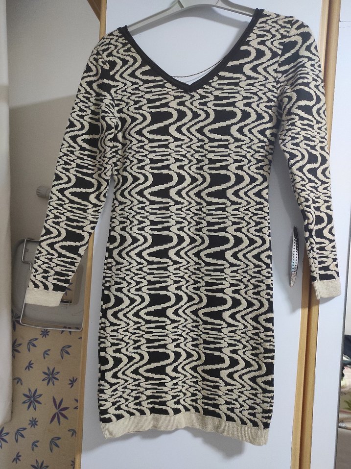 Nisan marka S/M uyumlu yakası zincir detaylı triko elbise - Görsel 5