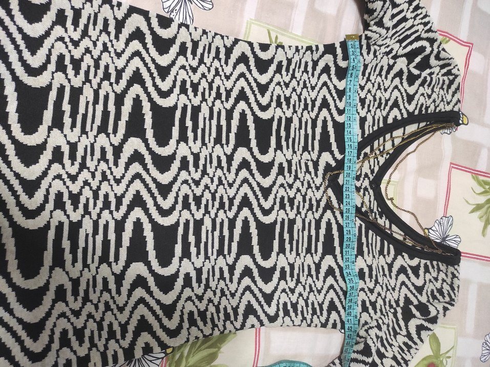 Nisan marka S/M uyumlu yakası zincir detaylı triko elbise - Görsel 4