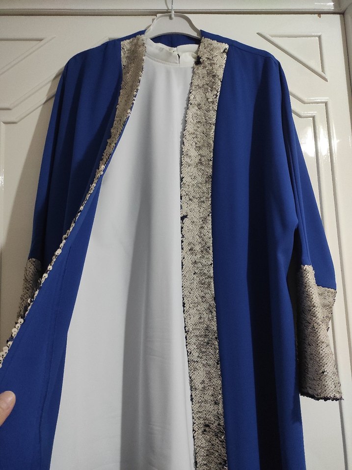 Uzun Kollu Mavi  ve beyaz payetli abiye ceket ve bluz - Görsel 3