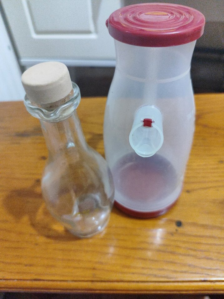 Beyaz Kapaklı Plastik Sürahi ve Cam Yağlık - Görsel 2