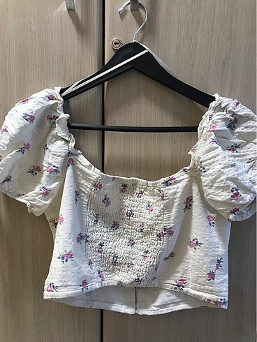 Çiçekli beyaz crop - Görsel 3