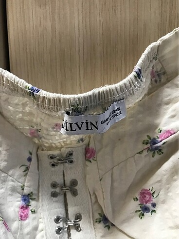 Çiçekli beyaz crop - Görsel 5