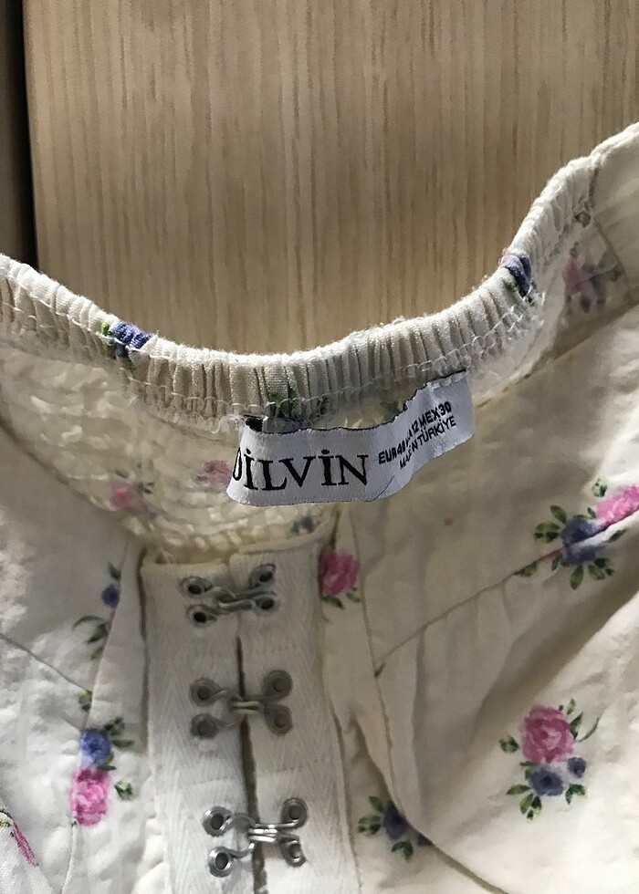 Çiçekli beyaz crop - Görsel 5