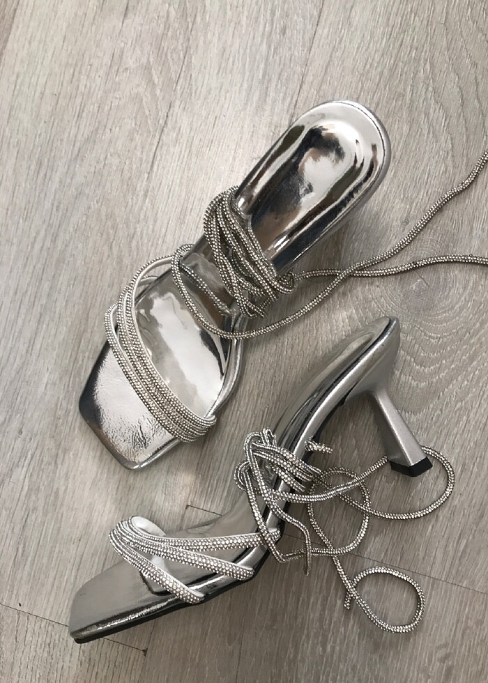 Topuklu bağlamalı ayakkabı - Görsel 2