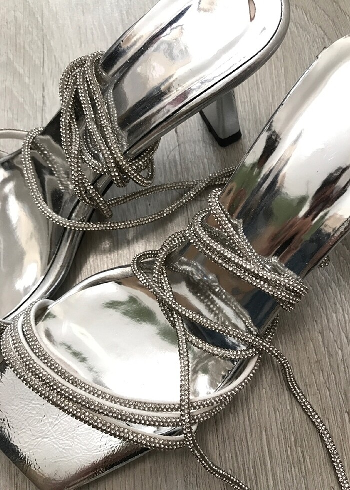 Topuklu bağlamalı ayakkabı - Görsel 3