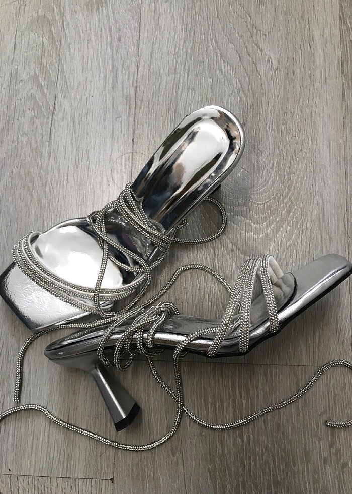 Topuklu bağlamalı ayakkabı - Görsel 4