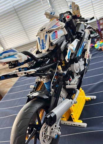 Diğer Lego BMW M 1000 RR 42130