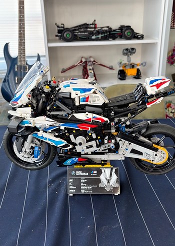 Lego BMW M 1000 RR 42130