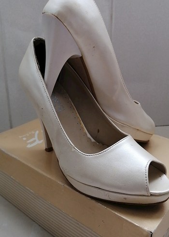 Beyaz Deri Dolgu Topuklu Kadın Stiletto - Görsel 3