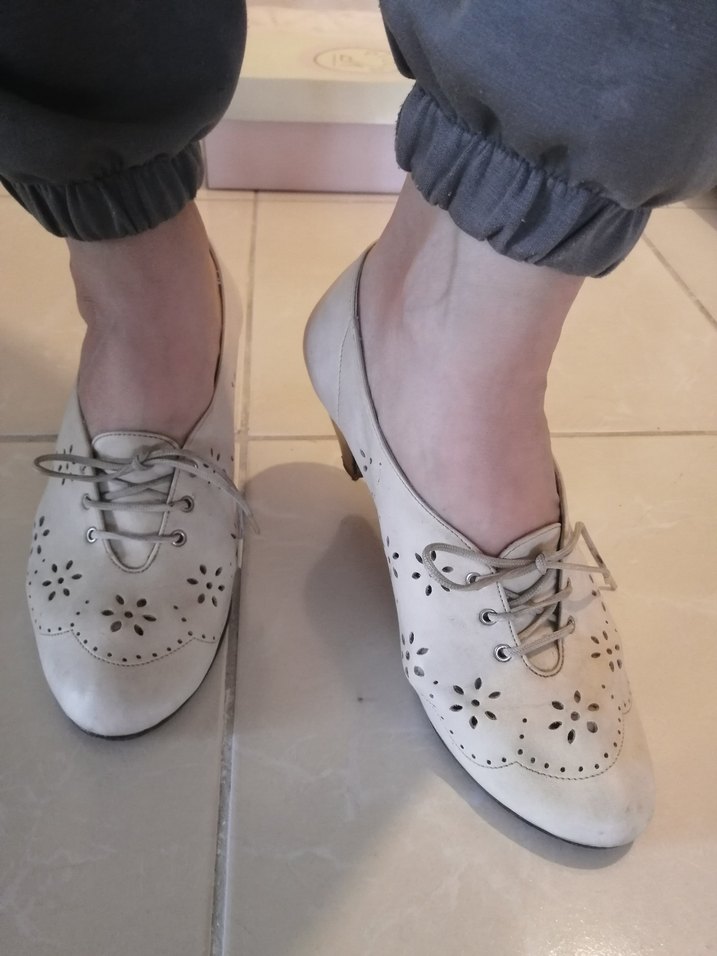 Dantel Detaylı Beyaz Süet Dolgu Topuk Ayakkabı - Görsel 2