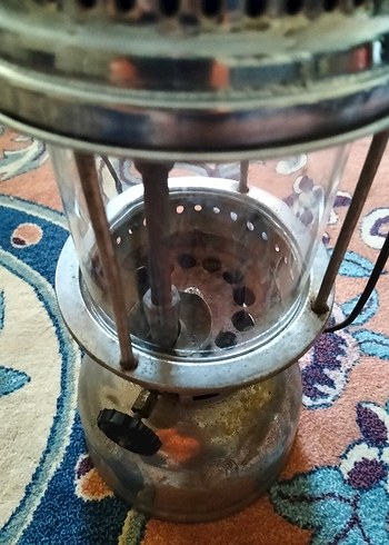 Beden eski, büyük lüks lamba