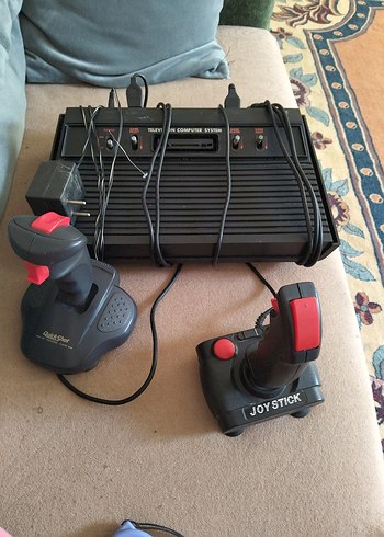 Diğer Koyu Kırmızı Joystick ve Oyun Konsolu