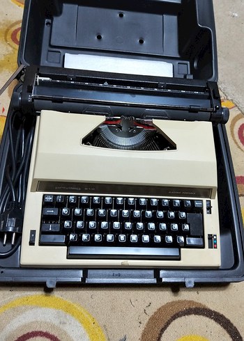 Eski, elektronik daktilo - Görsel 3