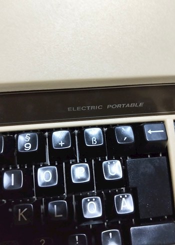 Eski, elektronik daktilo - Görsel 9