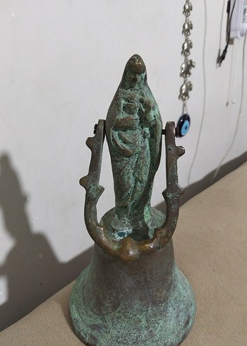Eski, bronz Meryem Ana fiğürlü çan - Görsel 4