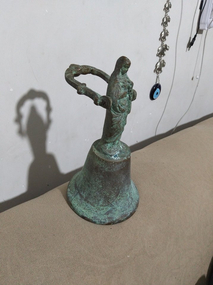 Eski, bronz Meryem Ana fiğürlü çan - Görsel 3