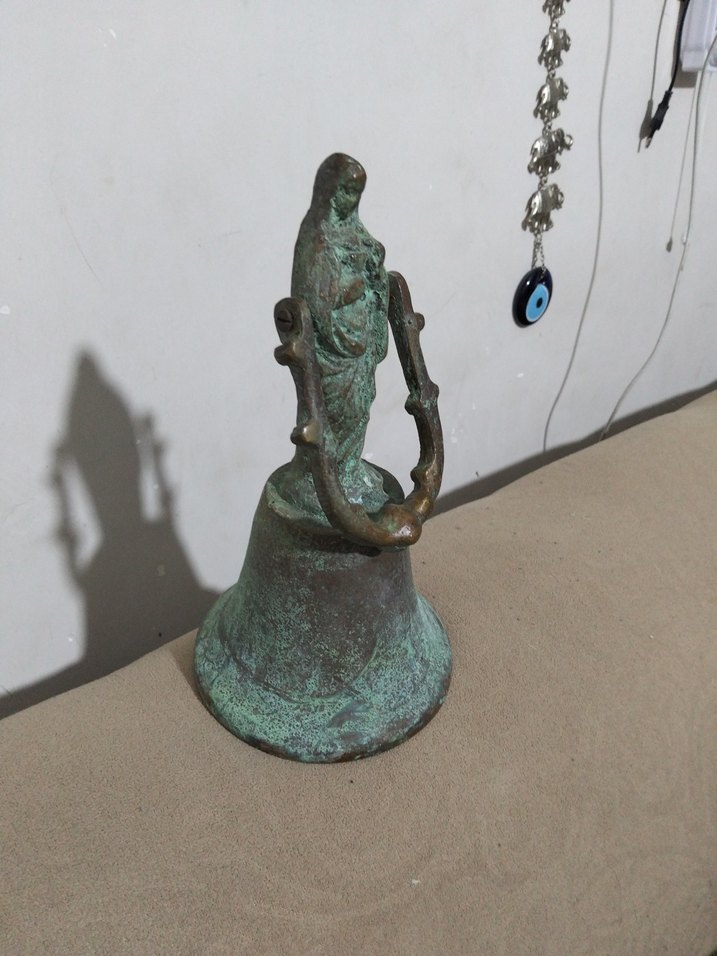 Eski, bronz Meryem Ana fiğürlü çan - Görsel 2