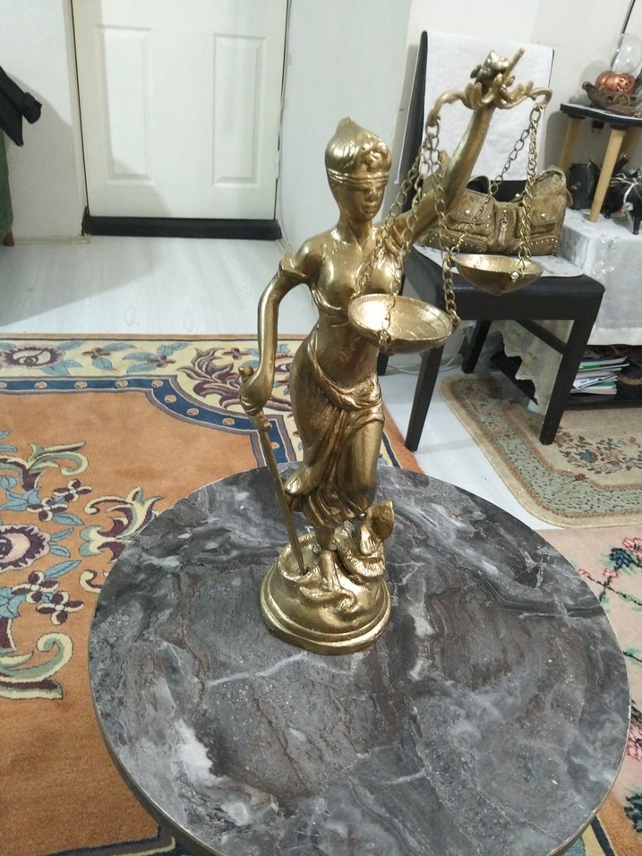 Altın Renkli Adalet Heykeli Figürü - Görsel 4