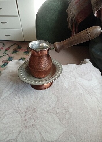 Eski, bakır cezve ve bakır altlığı