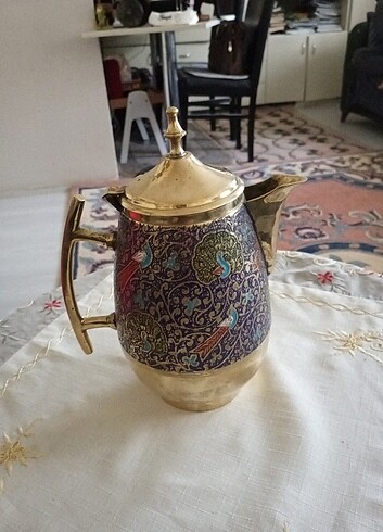 Pirinç, mineli büyük sürahi