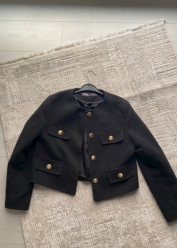 Zara Siyah Düğmeli Kısa Ceket